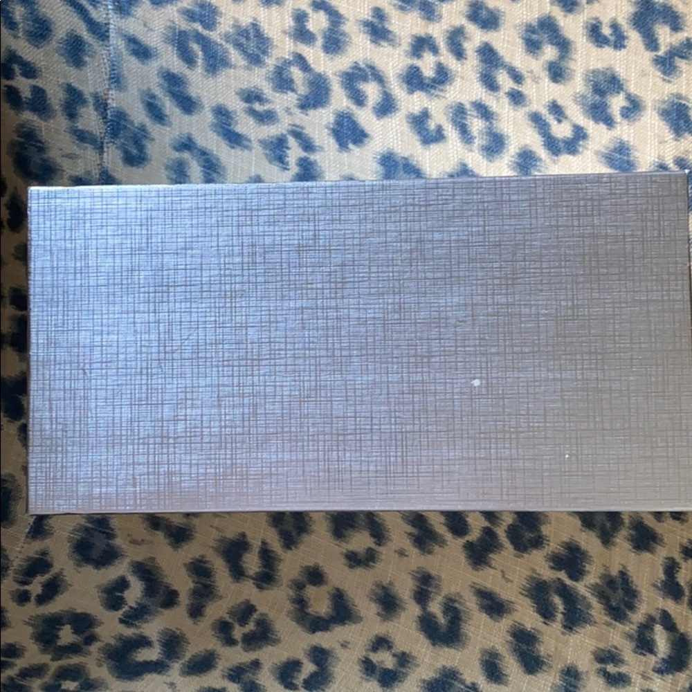Bergdorf Goodman Gift Box - Picture 2 of 3